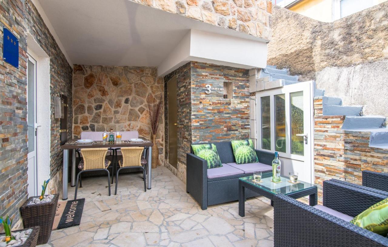 Apartamento Stone House Knez Vrbnik Exterior foto