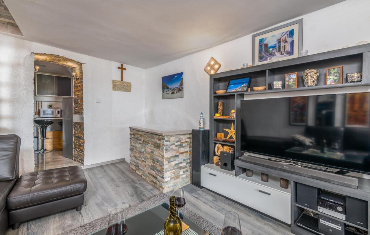 Apartamento Stone House Knez Vrbnik Exterior foto