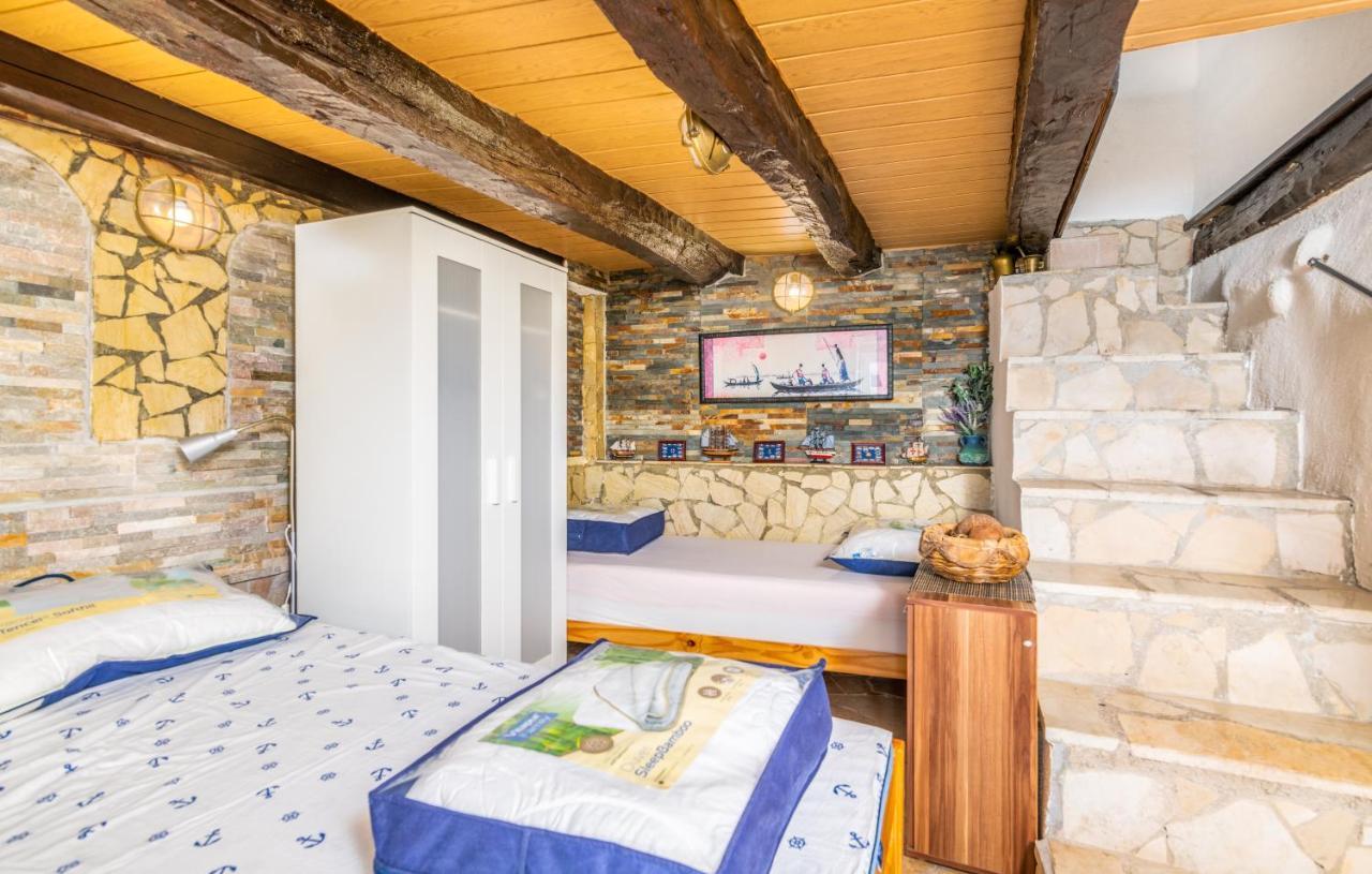 Apartamento Stone House Knez Vrbnik Exterior foto