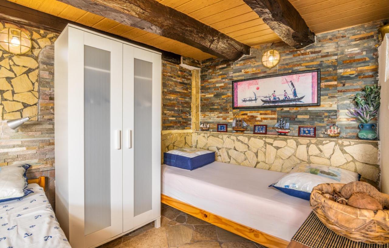 Apartamento Stone House Knez Vrbnik Exterior foto